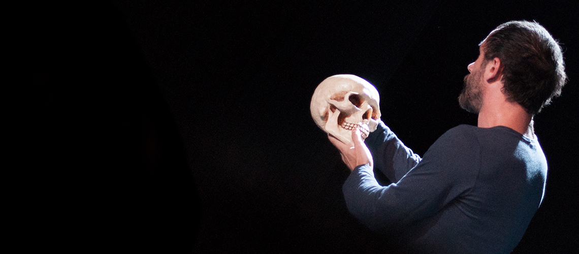 Faust par la Compagnie 55 © Rebecca Trouslard title=