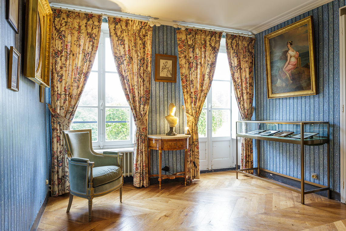 Le salon bleu (ancienne cuisine de Chateaubriand), côté parc